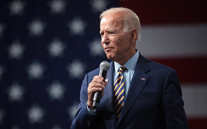 Biden's staff must delete TikTok from their personal and work phones - The  Verge