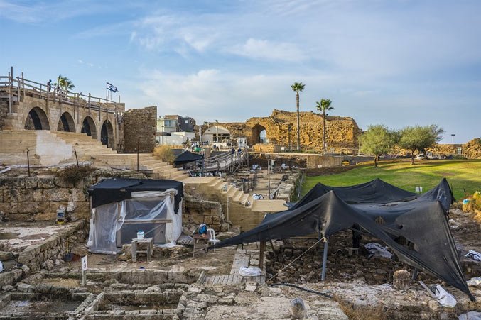 Caesarea excavations general view.jpg